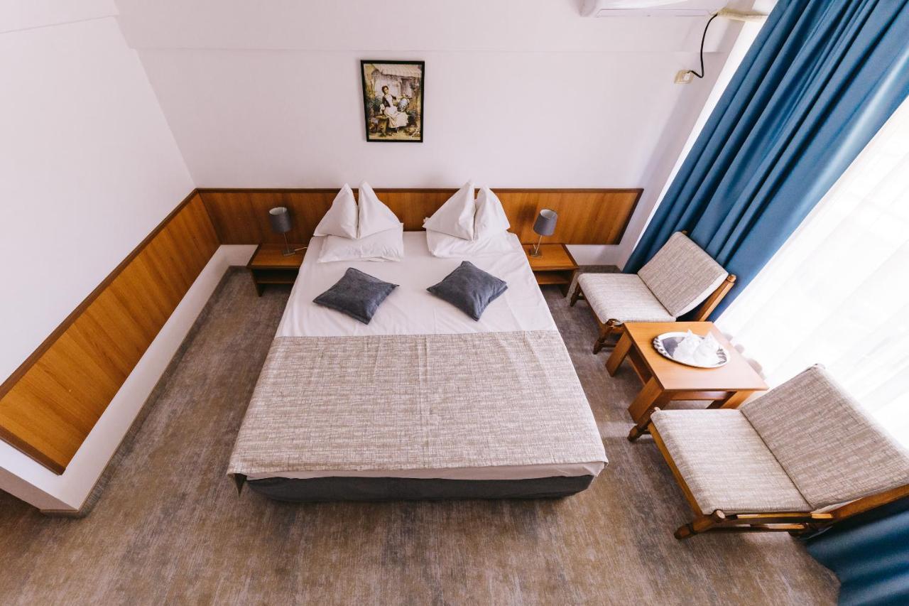 Hotel Condor ママイア エクステリア 写真
