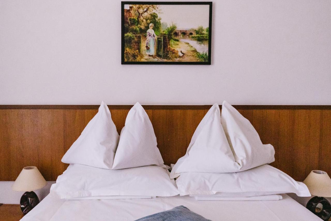 Hotel Condor ママイア エクステリア 写真